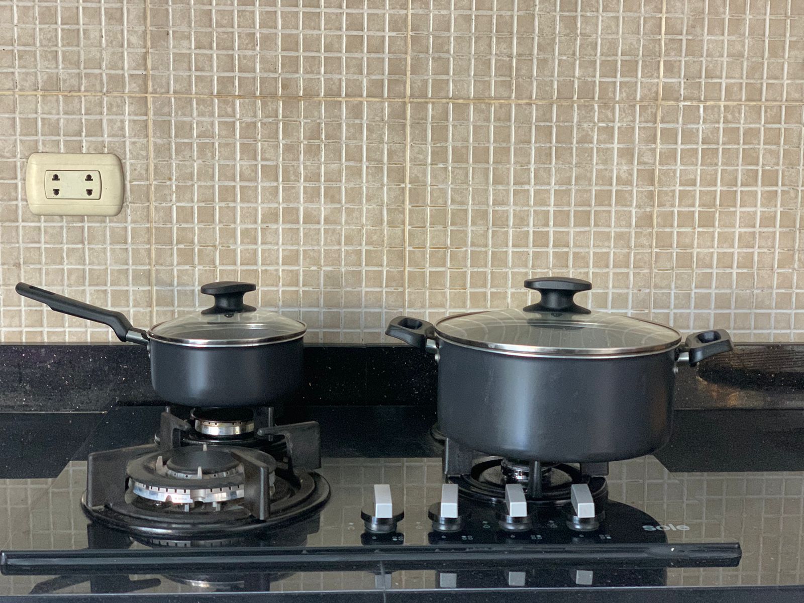 Kühlschrank, Mikrowelle, Ofen, Wasserkocher