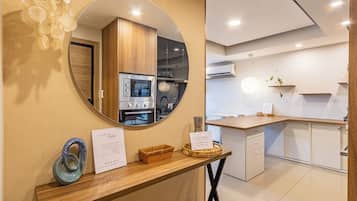 Refrigerador, microondas, horno y parrilla de estufa