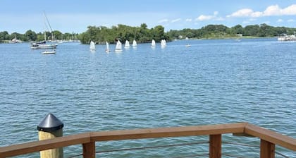 Houseboat on Solomons Island