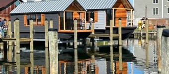 Houseboat on Solomons Island 