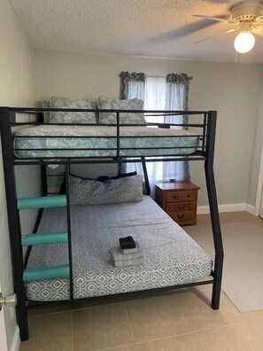 2 bedrooms, iron/ironing board, WiFi, bed sheets