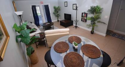 Cheerful 2-bedroom 2 bath