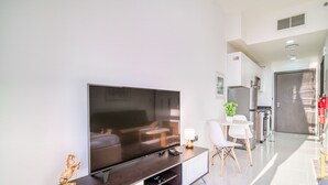 Basic Studio, City View | In-room safe, blackout drapes, iron/ironing board, WiFi (free) - Elz Residence Stylish Studio Living (Dubai)