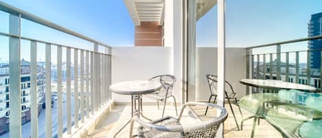 Studio Basic, pemandangan kota | Balkon