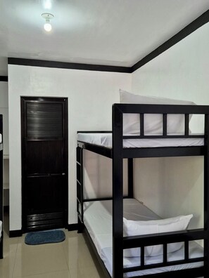Classic Quadruple Room, Mountain View