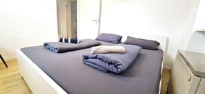 3 bedrooms, WiFi, bed sheets