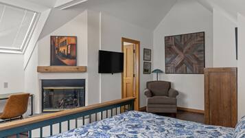 4 bedrooms, desk, iron/ironing board, free WiFi