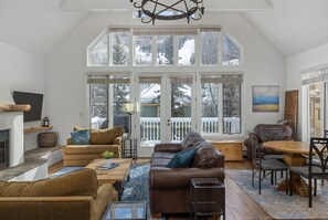Smart TV, fireplace, books, offices