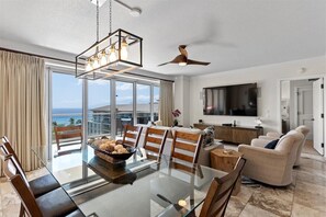 Smart TV, DVD player, stereo - Honua Kai H825 Luxurious Kaanapali Beach 3BD Condo w/ Beautiful Ocean Views (Lahaina)