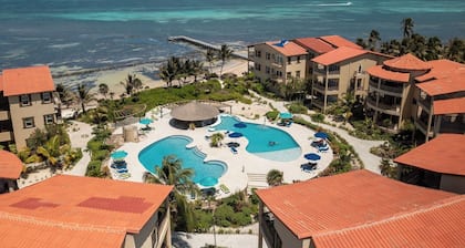 2 BR Oceanfront Condo with Barrier Reef Views, Resort Pools, Sleeps 5