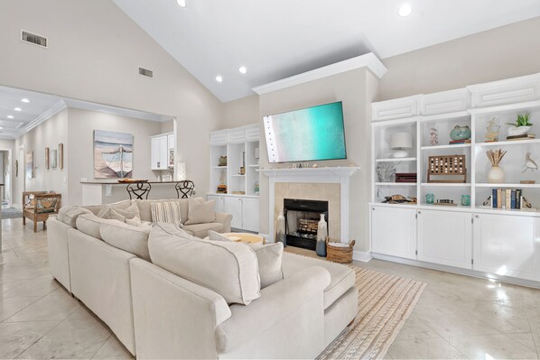 Smart TV, fireplace