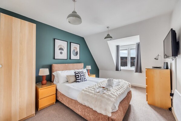 2 bedrooms, iron/ironing board, travel crib, free WiFi