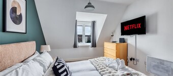 Executive Apartment in City Centre • Fast Wifi • Smart TV • Free Gym Access