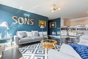 Living area - Kingsland High Street Apartment (London)