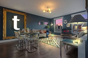Living area - Kingsland High Street Apartment (London)