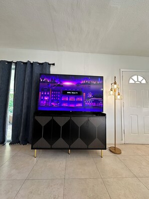 Interior - Charming 2-bedroom villa in Sunny Miami (Miami)