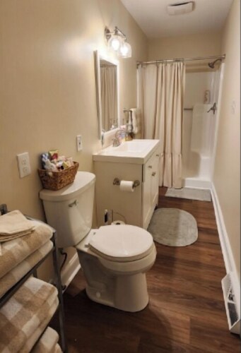 Creekside Hideaway In Historic Milton, NC