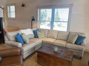Smart TV, fireplace, stereo - BRAND NEW, Niboban Cabin 14 - Golden Smelt, shared waterfront community (Rangeley)