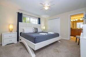 4 bedrooms, iron/ironing board, WiFi, bed sheets - Last Minute Disney Getaway! Townhouse with Private Pool. Book Now! #119413 (Orlando)