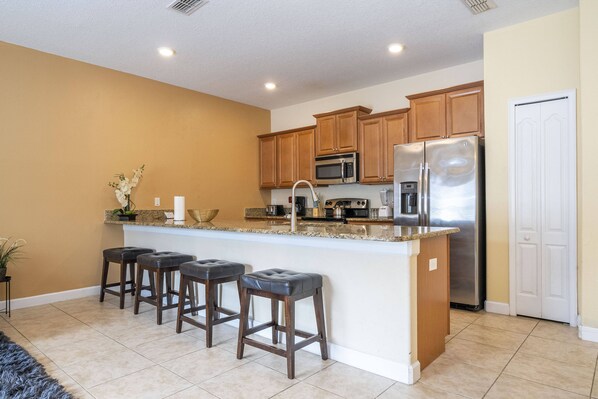 Fridge, microwave, oven, stovetop - Last Minute Disney Getaway! Townhouse with Private Pool. Book Now! #119413 (Orlando)