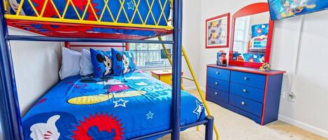 3 habitaciones, tabla de planchar con plancha, wifi y ropa de cama