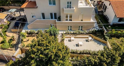 Cozy and elegant facility with great connections!