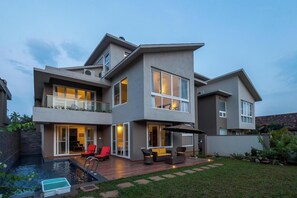 Exterior - Tranquil villa with 4 bedrooms and WiFi, AC in Anjuna, North Goa (Anjuna)