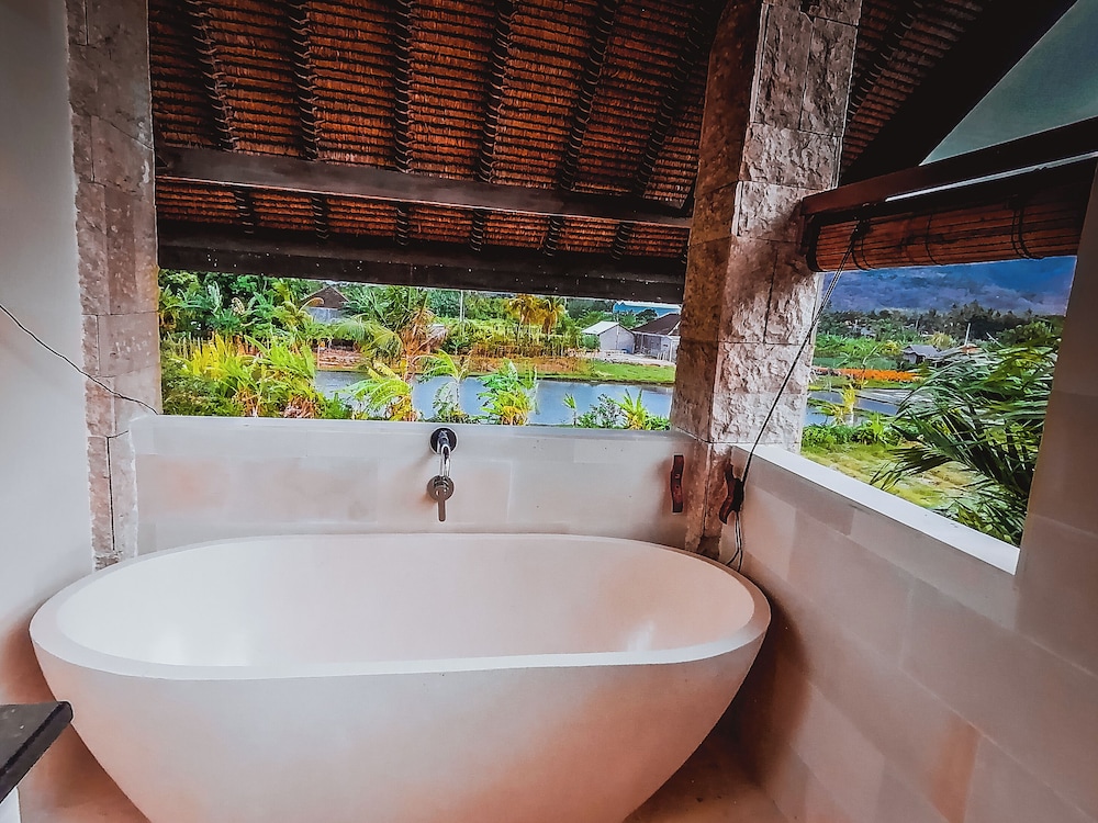 Samastiti villa by the beach Lovina by null