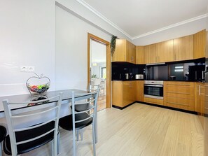บ้านพัก | 3 ห้องนอน, โต๊ะทำงาน