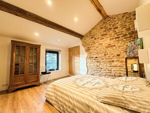 5 Schlafzimmer, Bügeleisen/Bügelbrett, WLAN, Bettwäsche