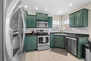 Refrigerador, microondas, horno, placa de cocina