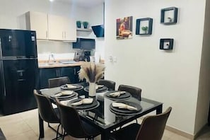 Dining - Chic Cabo Gateaway Walkable to Beach & Downtown Fun (Cabo San Lucas)