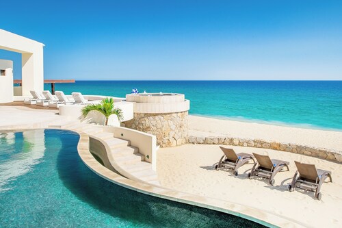 NEW LISTING! 4 Bed Beachfront Villa with Chef & Butler