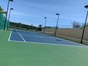 Sports court - Stylish Retreat with Amenities and Great Location (Cabo San Lucas)