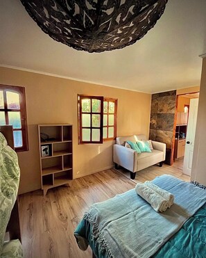 1 bedroom, bed sheets