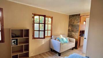 1 bedroom, bed sheets