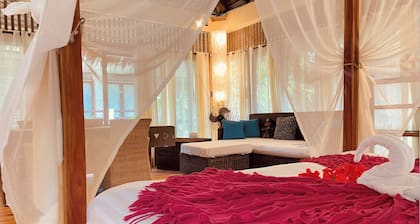 Big Bali-Style Studio with Kitchen, 3 Min to Beach