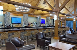 Bar (on property) - Spacious Gatlinburg Retreat: Family-Friendly, Resort Amenities, Mountain Views (Gatlinburg)