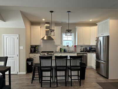 Charming 4-bedroom house with WiFi and AC on beach block in Brigantine