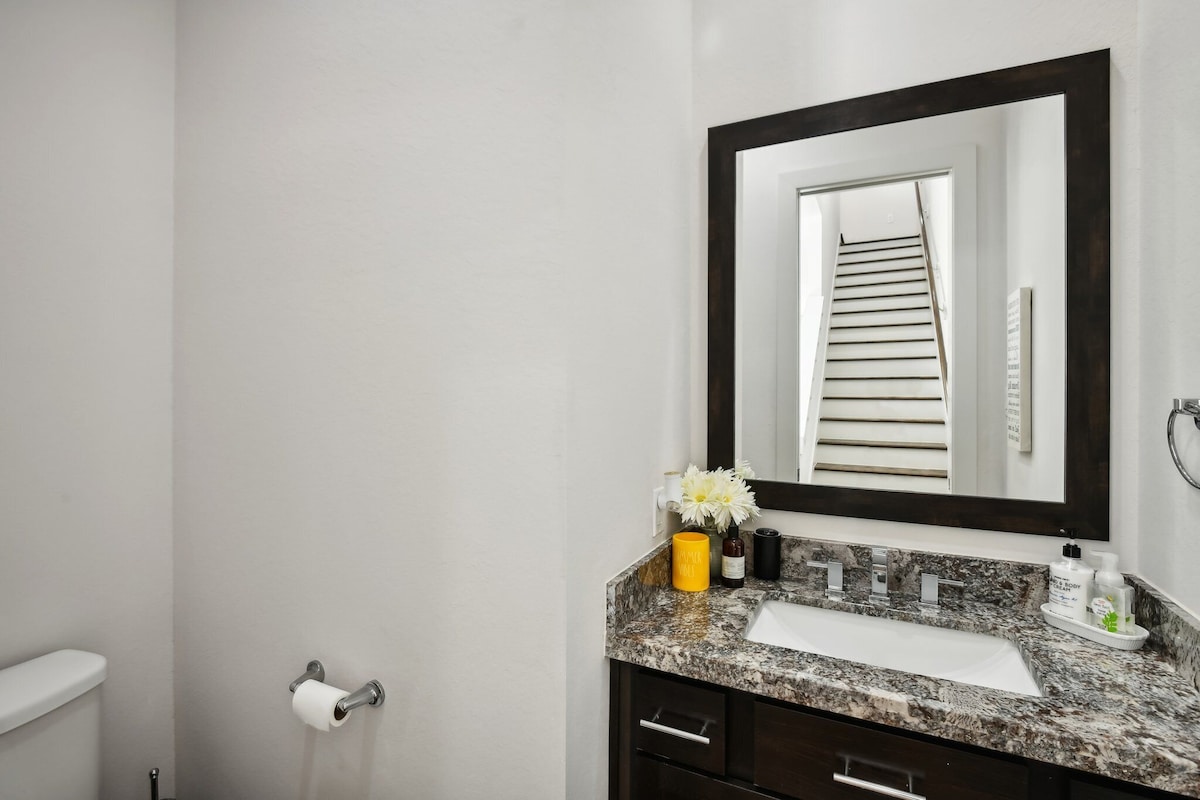 Photo 19 of EADO Lux 3-Story w/Rooftop Views