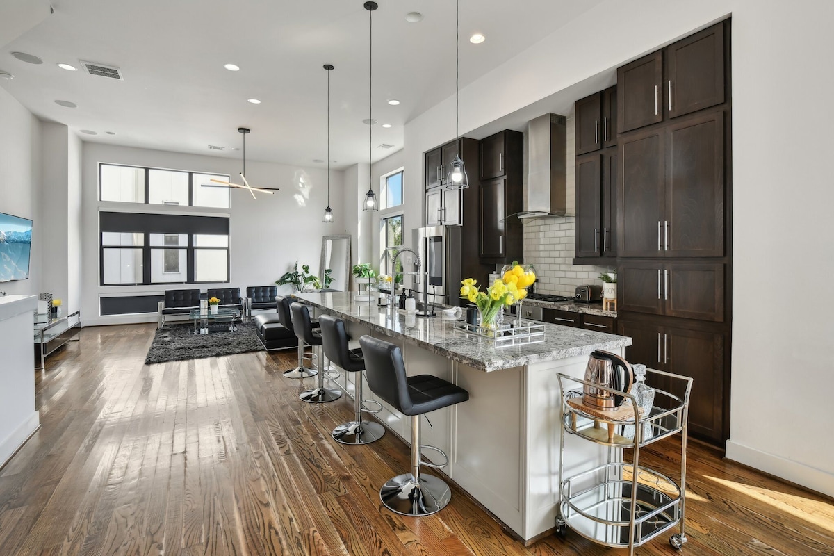 Photo 14 of EADO Lux 3-Story w/Rooftop Views