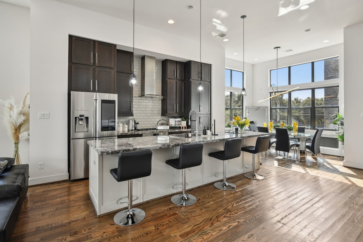 Photo 10 of EADO Lux 3-Story w/Rooftop Views