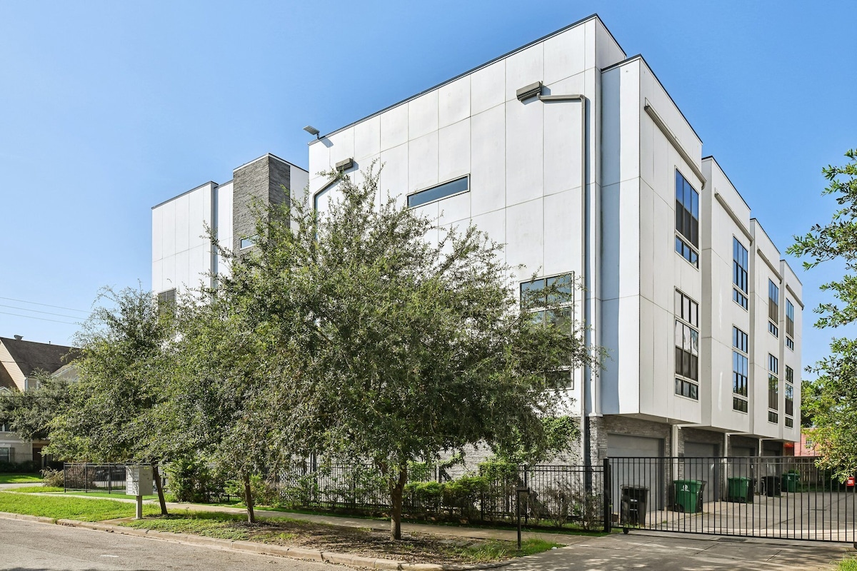 Photo 45 of EADO Lux 3-Story w/Rooftop Views