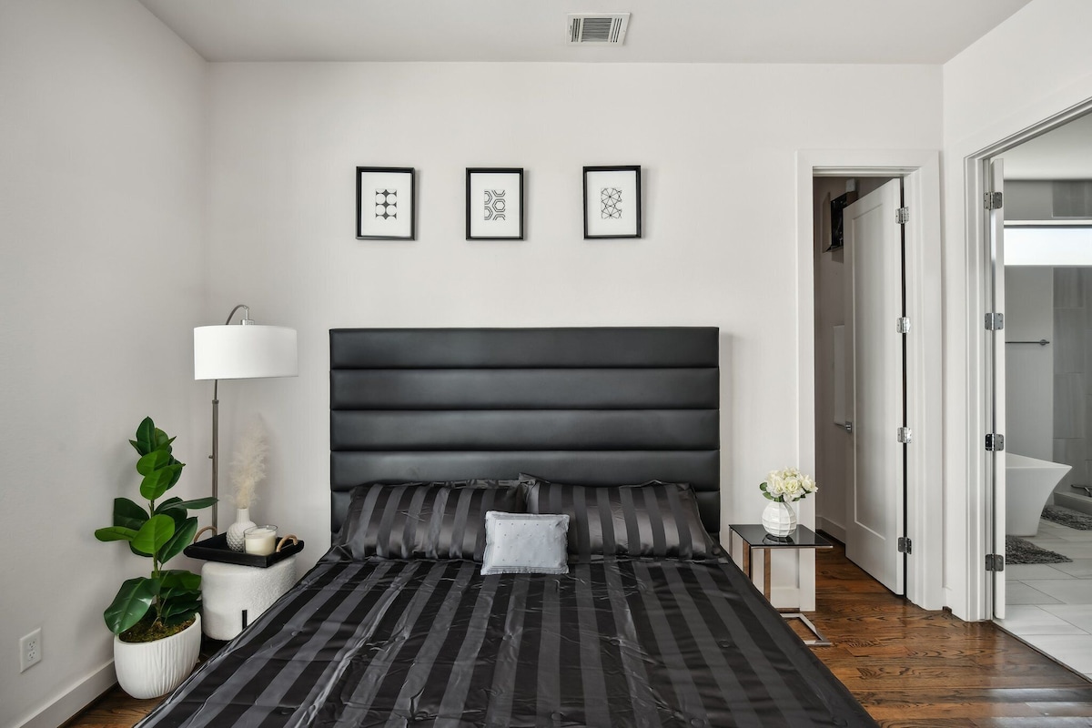Photo 21 of EADO Lux 3-Story w/Rooftop Views
