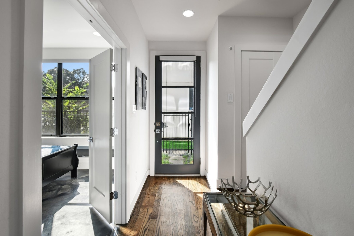 Photo 2 of EADO Lux 3-Story w/Rooftop Views