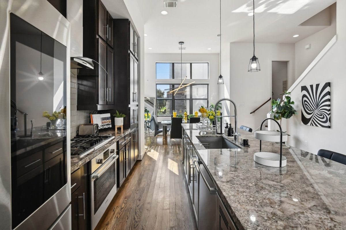 Photo 11 of EADO Lux 3-Story w/Rooftop Views