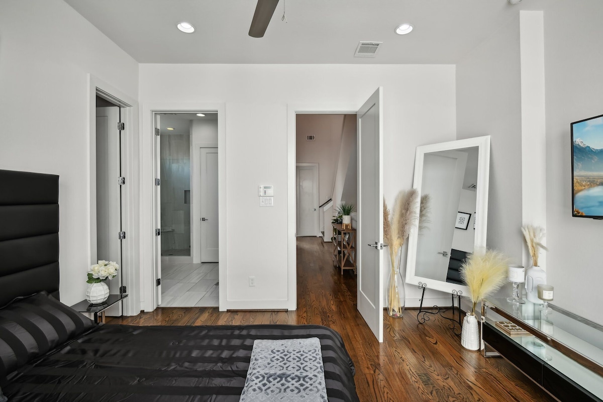 Photo 23 of EADO Lux 3-Story w/Rooftop Views