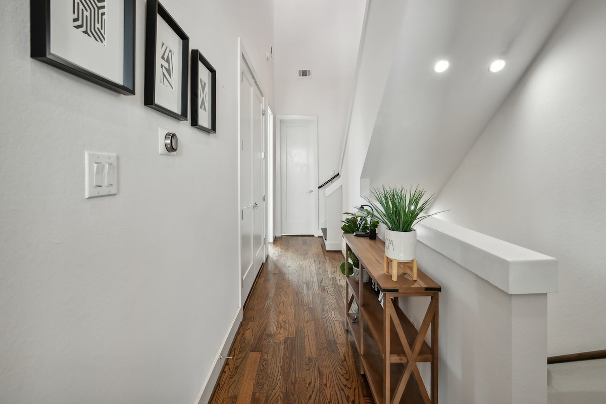 Photo 37 of EADO Lux 3-Story w/Rooftop Views