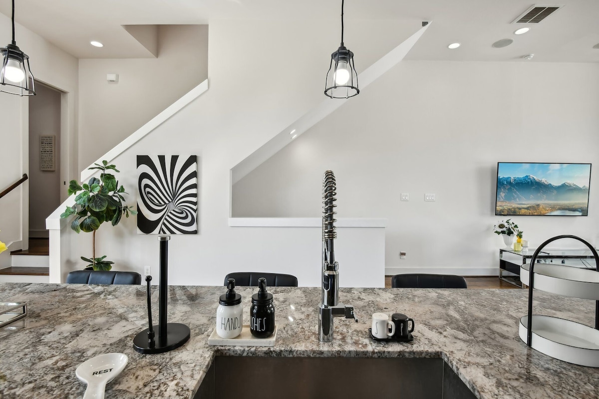 Photo 18 of EADO Lux 3-Story w/Rooftop Views