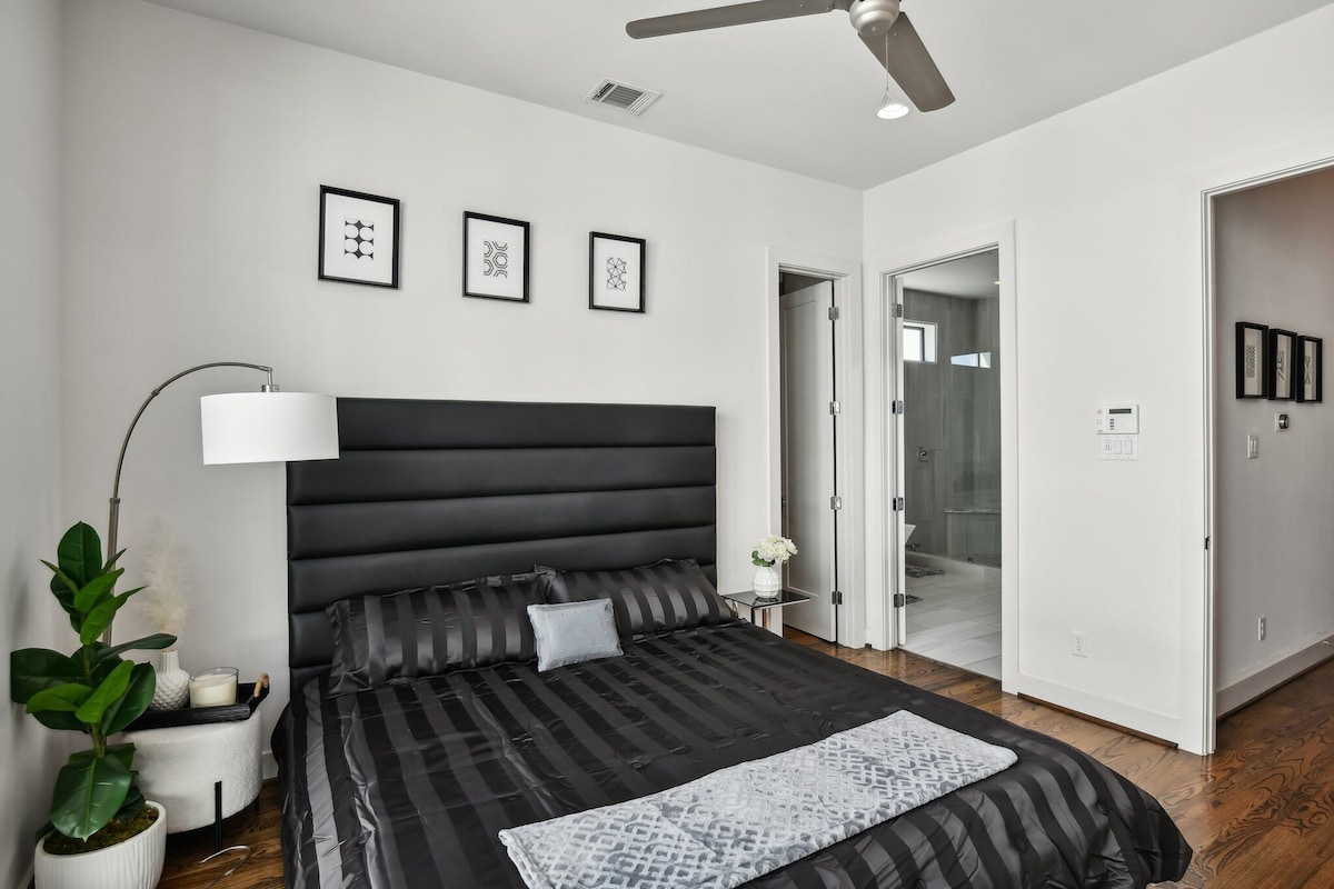 Photo 22 of EADO Lux 3-Story w/Rooftop Views